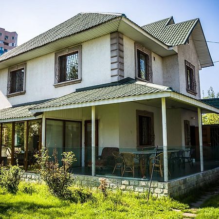 "European" Backpackers Hostel In Алма Ата Екстериор снимка