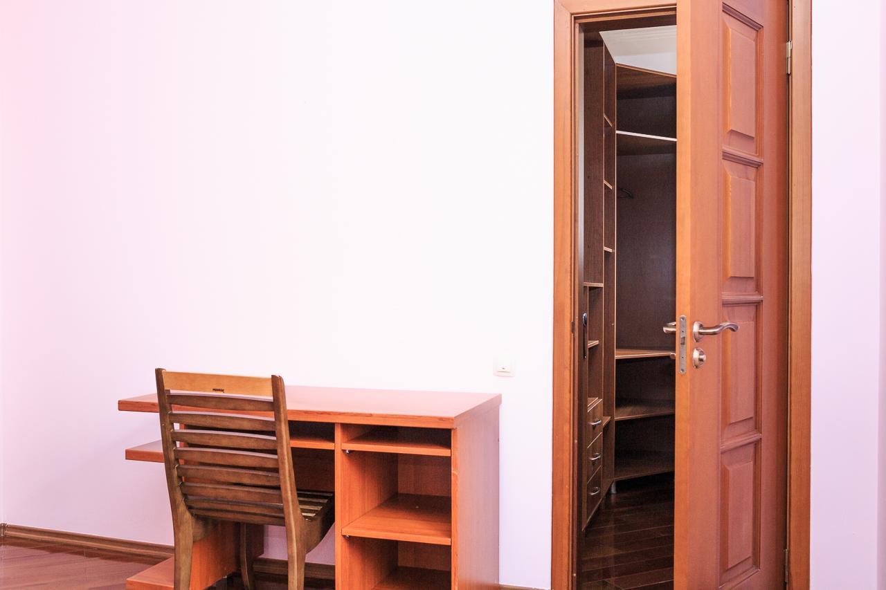 "European" Backpackers Hostel In Алма Ата Екстериор снимка