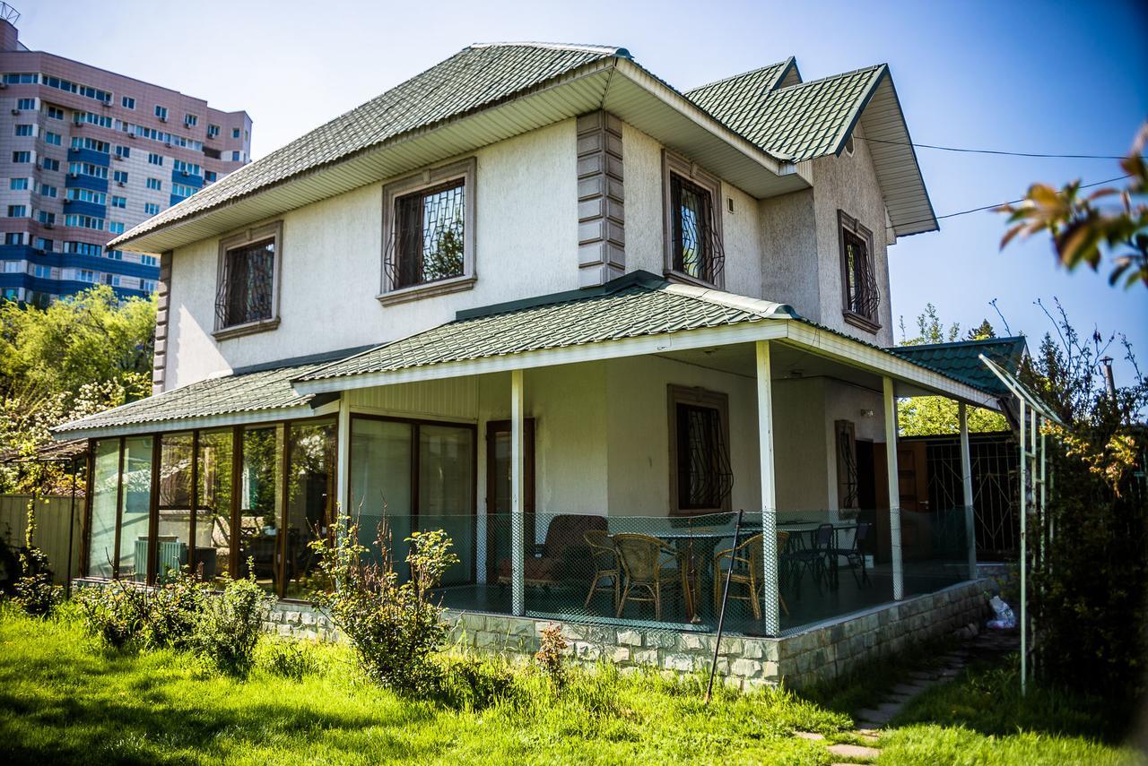 "European" Backpackers Hostel In Алма Ата Екстериор снимка