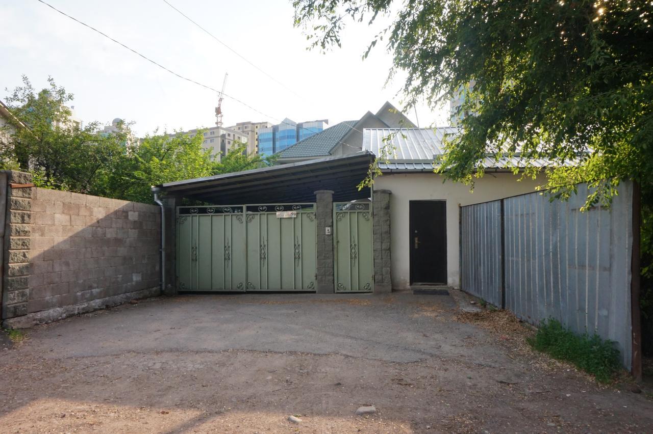 "European" Backpackers Hostel In Алма Ата Екстериор снимка