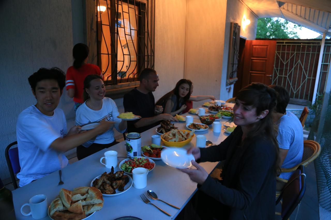 "European" Backpackers Hostel In Алма Ата Екстериор снимка