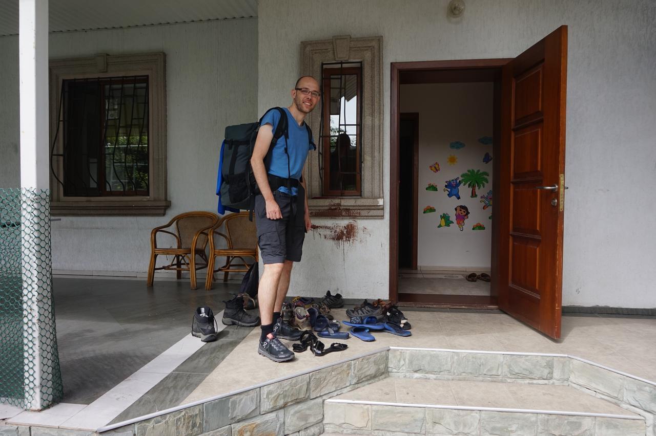 "European" Backpackers Hostel In Алма Ата Екстериор снимка