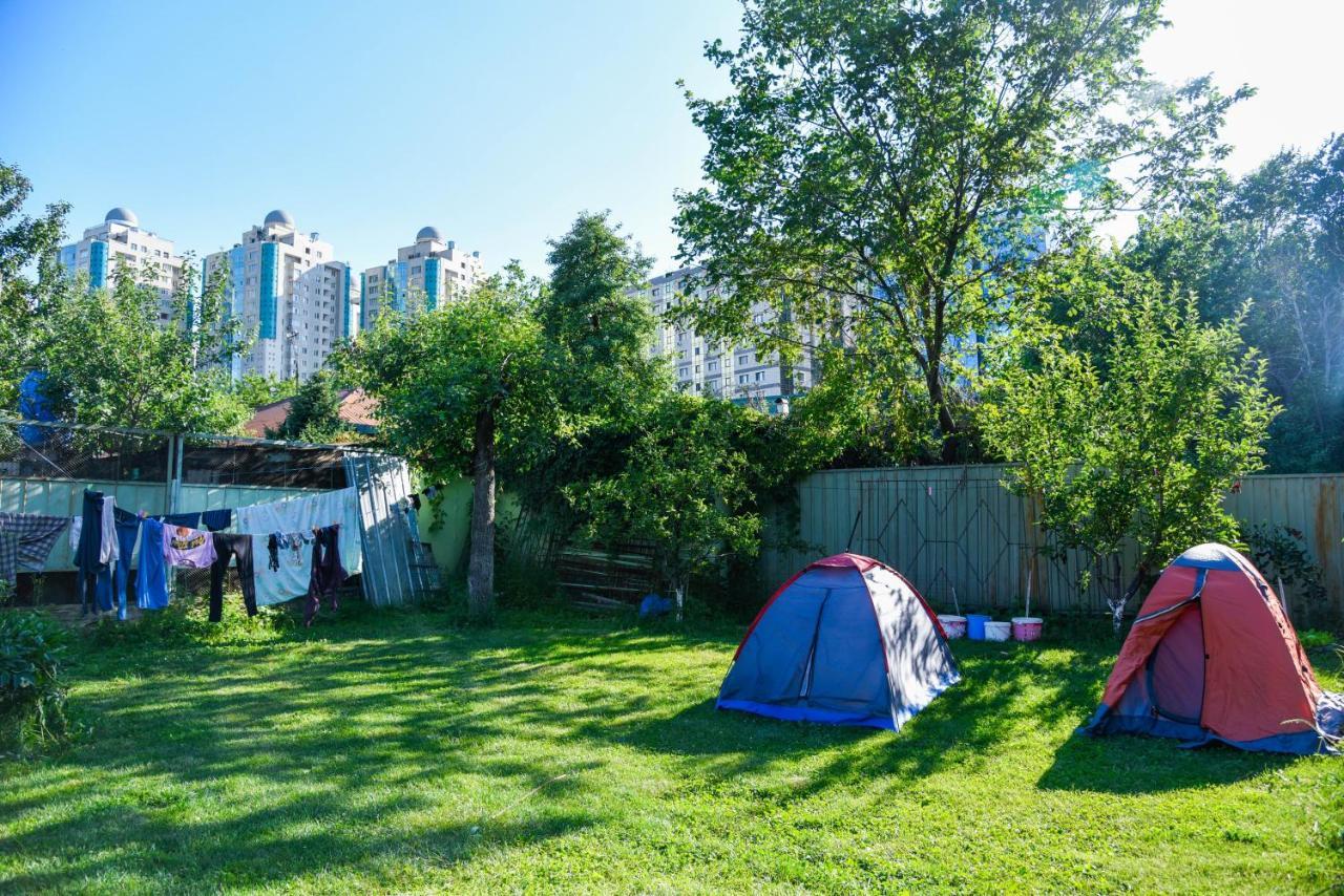 "European" Backpackers Hostel In Алма Ата Екстериор снимка