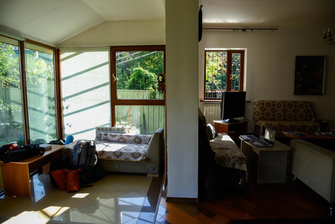 "European" Backpackers Hostel In Алма Ата Екстериор снимка