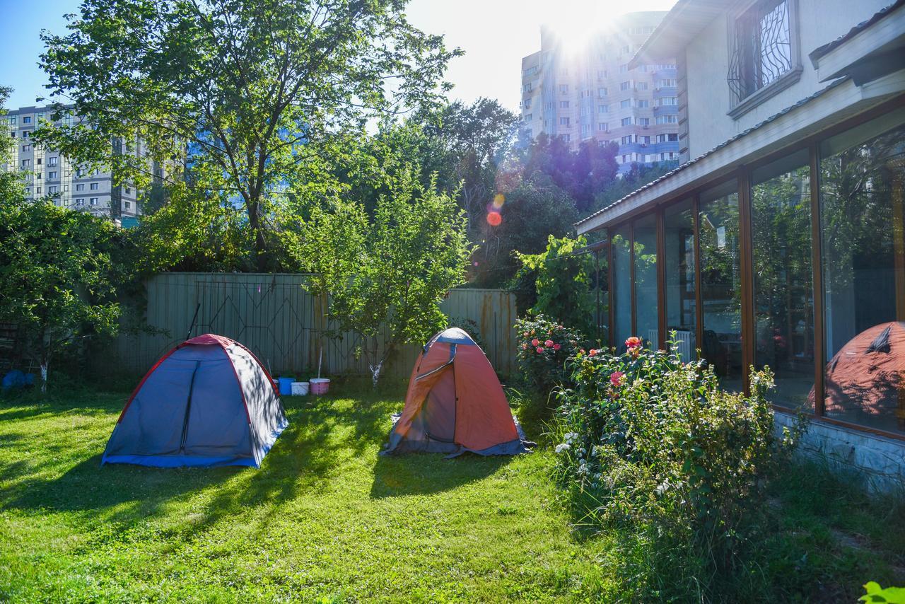 "European" Backpackers Hostel In Алма Ата Екстериор снимка