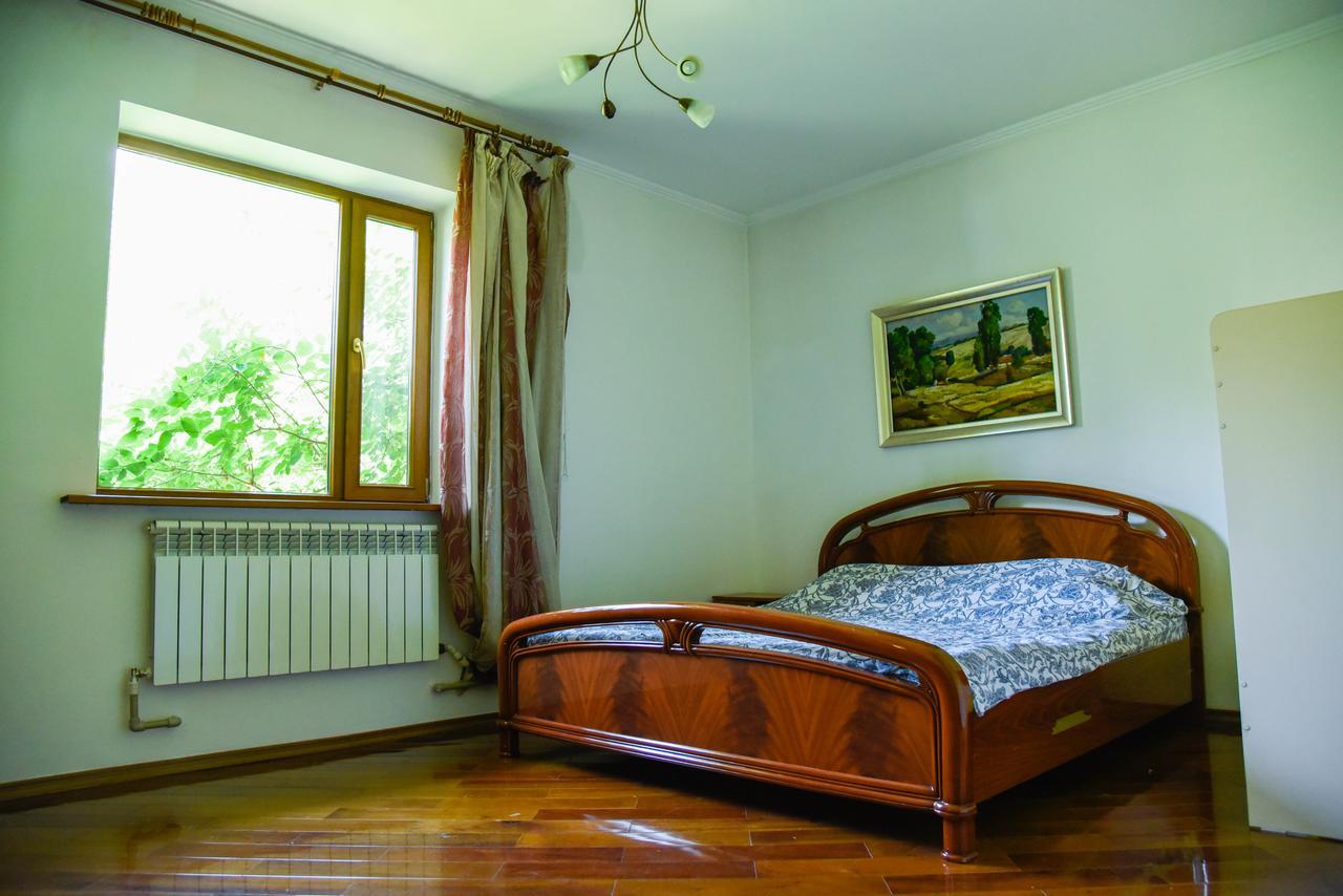 "European" Backpackers Hostel In Алма Ата Екстериор снимка