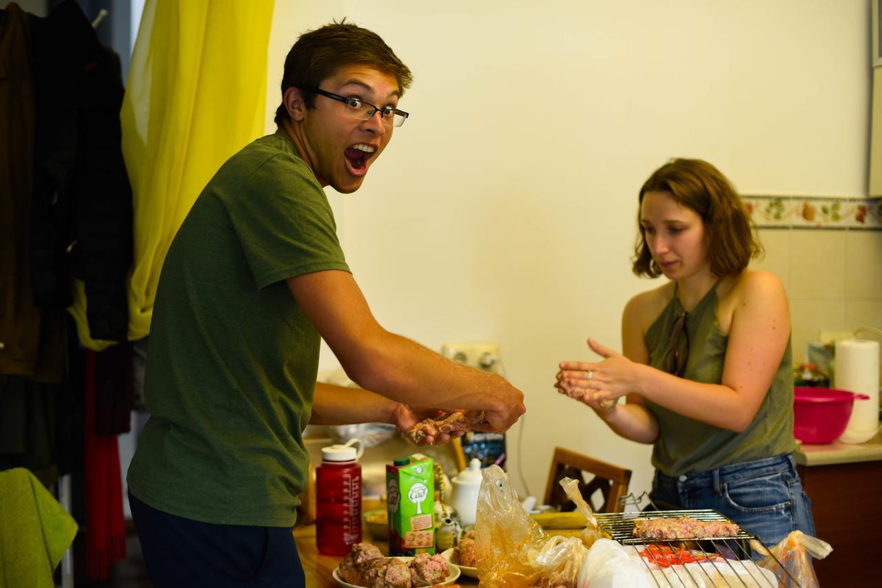 "European" Backpackers Hostel In Алма Ата Екстериор снимка