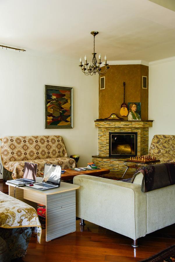 "European" Backpackers Hostel In Алма Ата Екстериор снимка