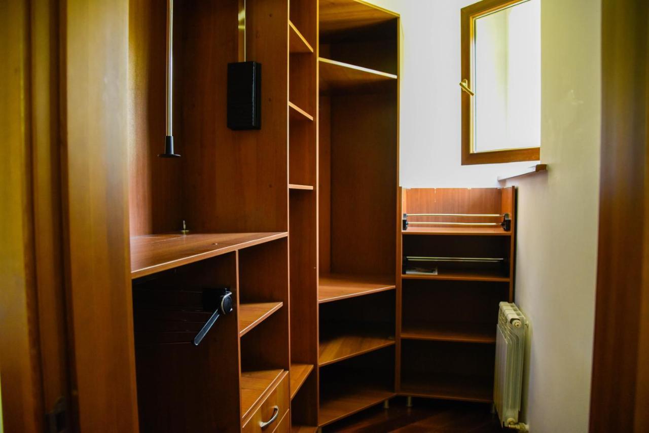 "European" Backpackers Hostel In Алма Ата Екстериор снимка