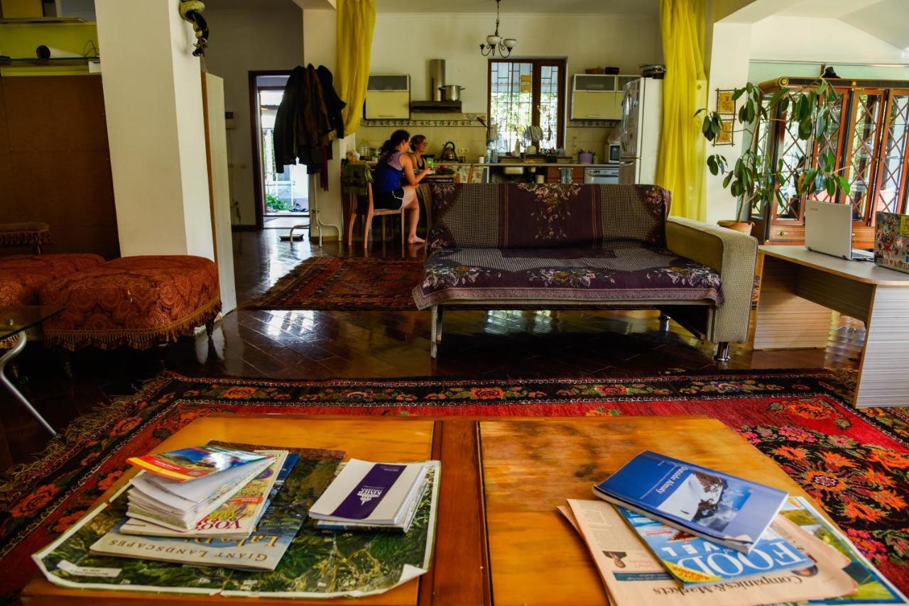 "European" Backpackers Hostel In Алма Ата Екстериор снимка