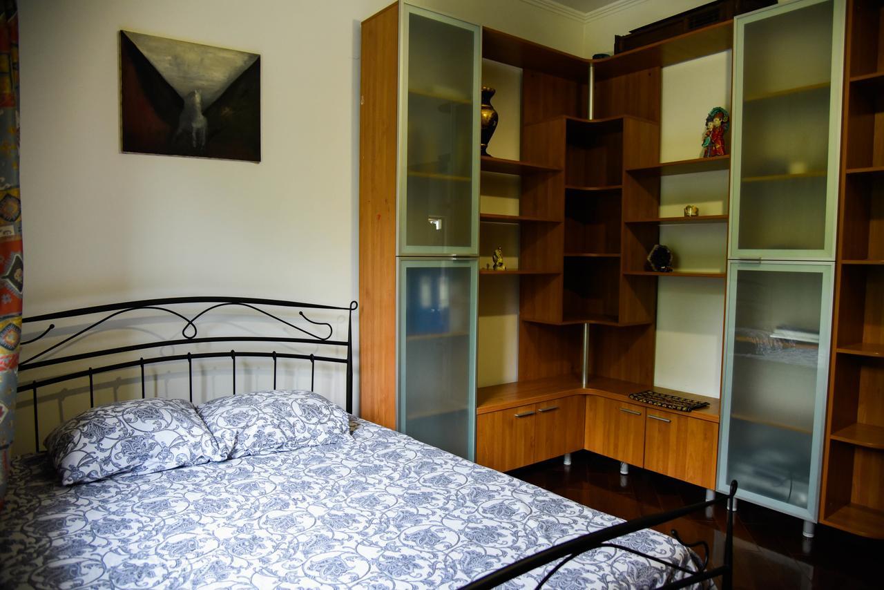 "European" Backpackers Hostel In Алма Ата Екстериор снимка