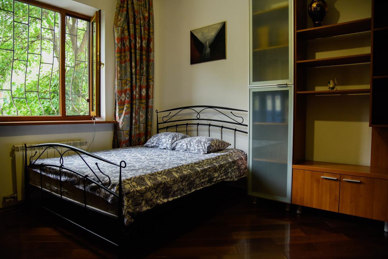"European" Backpackers Hostel In Алма Ата Екстериор снимка