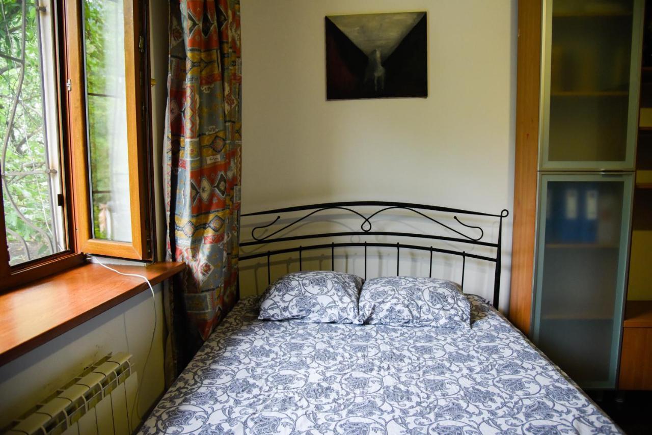 "European" Backpackers Hostel In Алма Ата Екстериор снимка