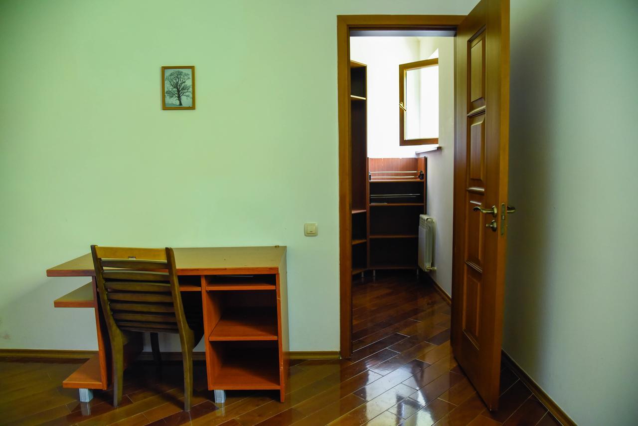 "European" Backpackers Hostel In Алма Ата Екстериор снимка