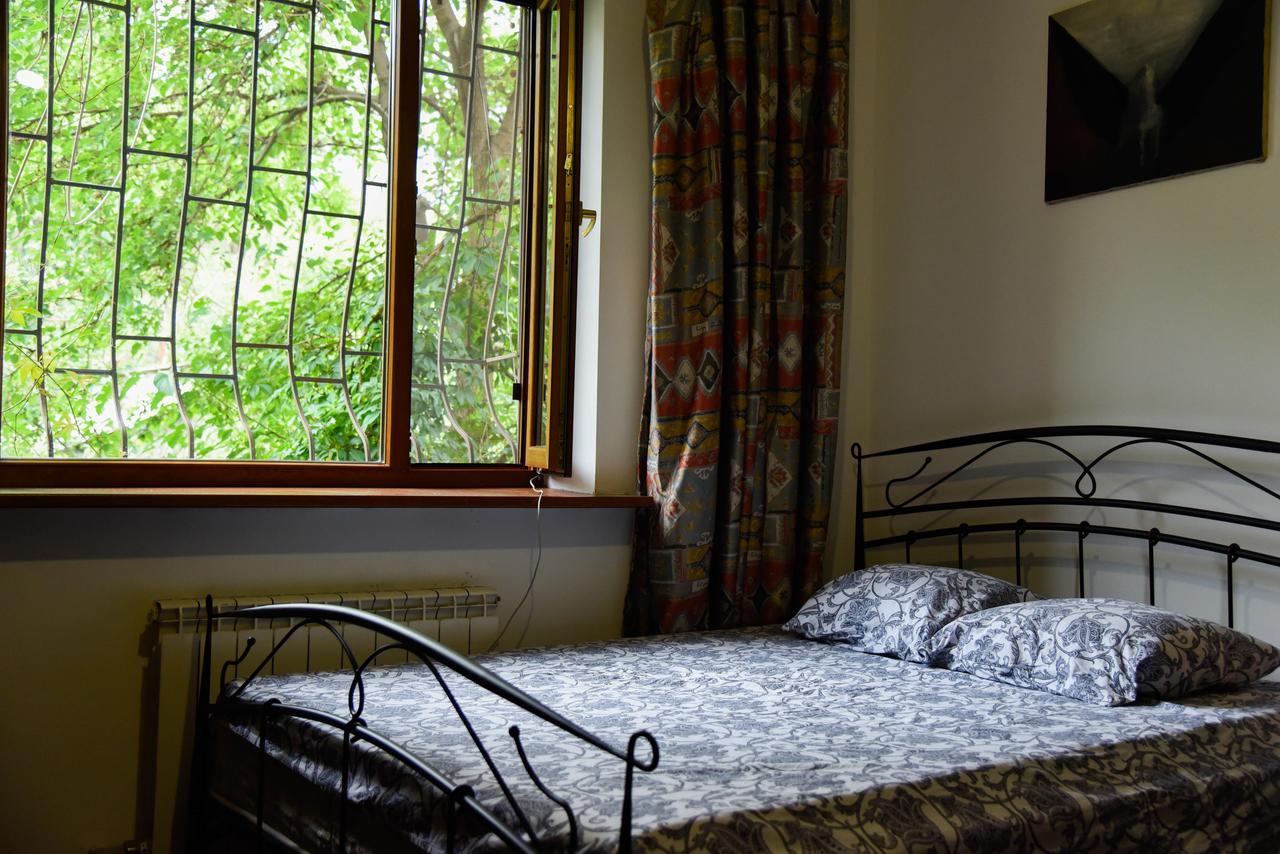 "European" Backpackers Hostel In Алма Ата Екстериор снимка