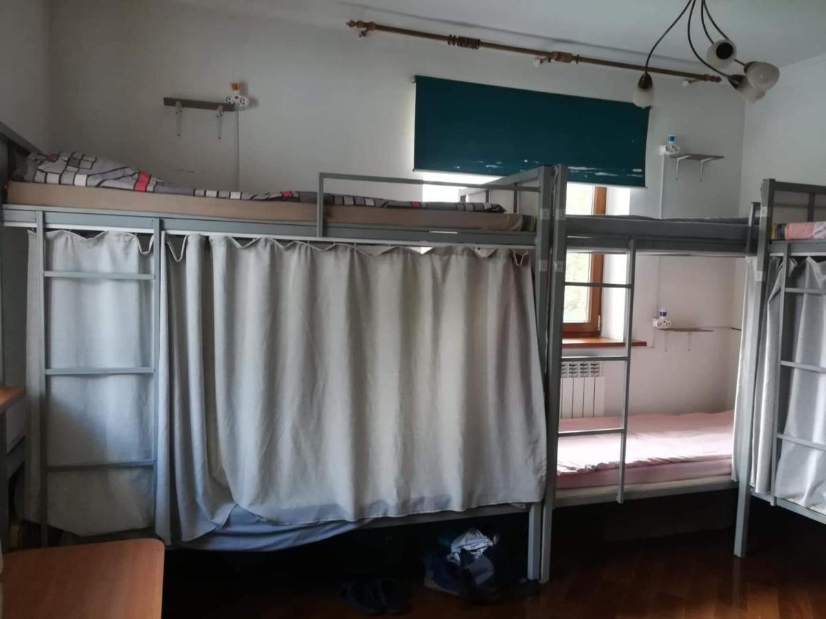 "European" Backpackers Hostel In Алма Ата Екстериор снимка